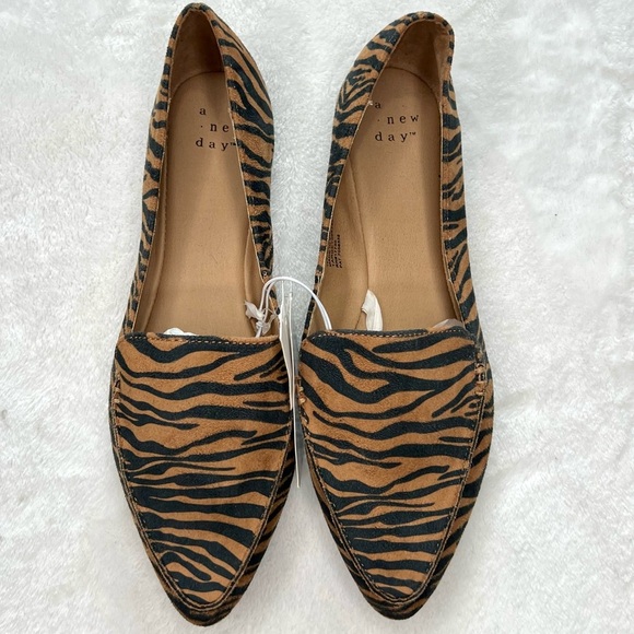 NEW Loafers Micah Pointy Toe Flats Faux Suede Animal Tiger Print Brown Black 6.5 - Picture 5 of 14